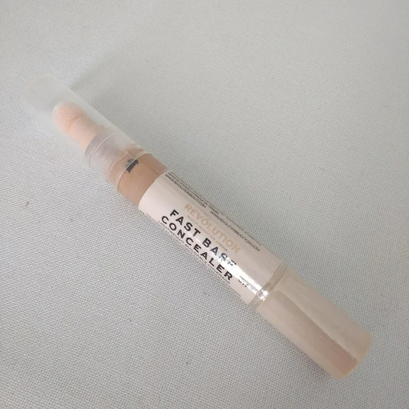 Revolution Fast Base Concealer - Picture 1 of 5